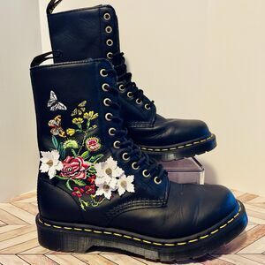 Dr Martens 1490 Floral Bloom Nappa Leather 8 L Black Boots Venus Fly Trap Spike